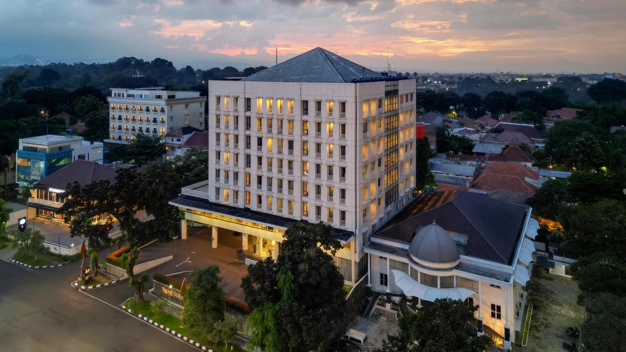 Royal Padjadjaran Hotel Богор Екстериор снимка