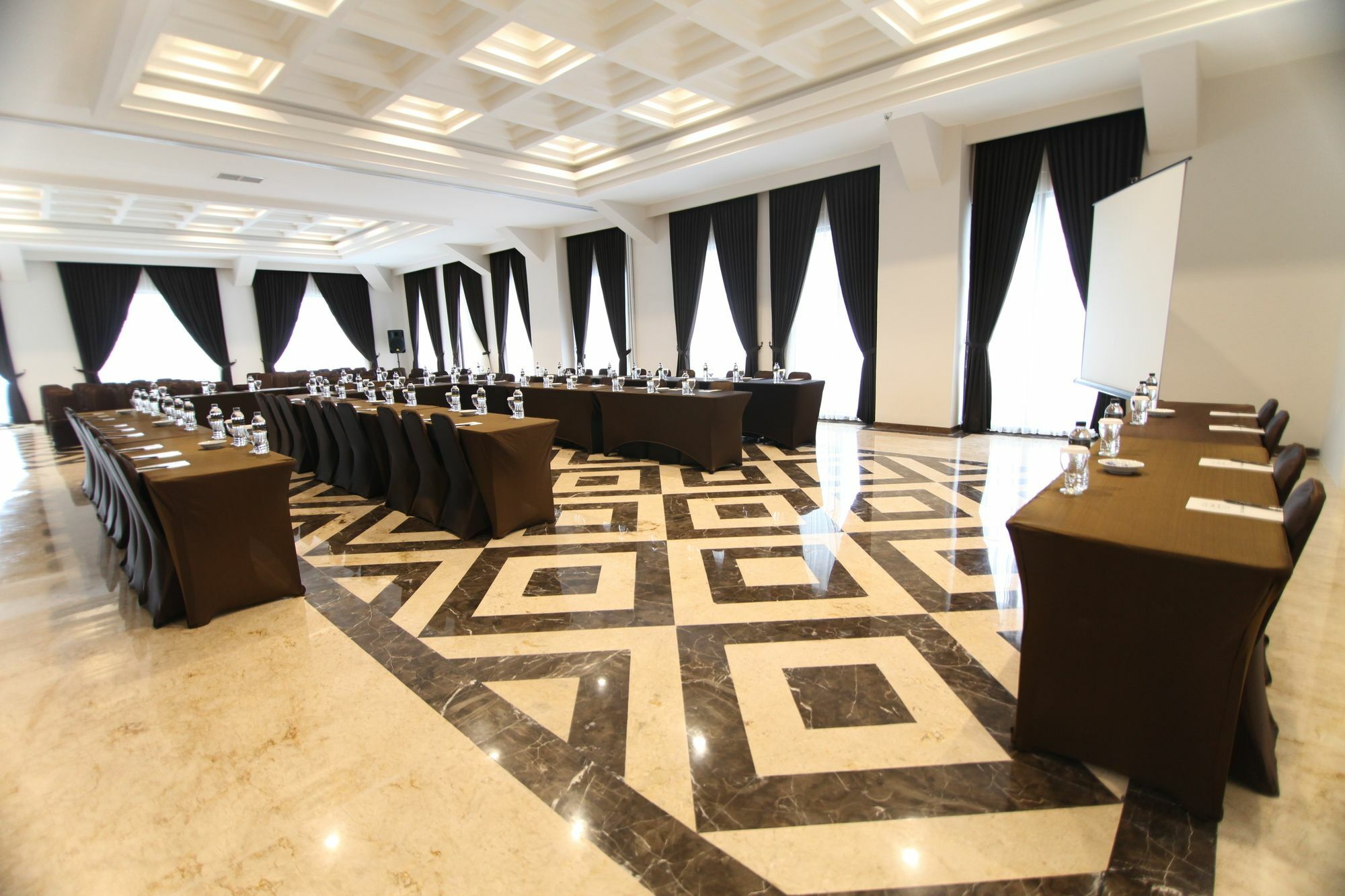 Royal Padjadjaran Hotel Богор Екстериор снимка